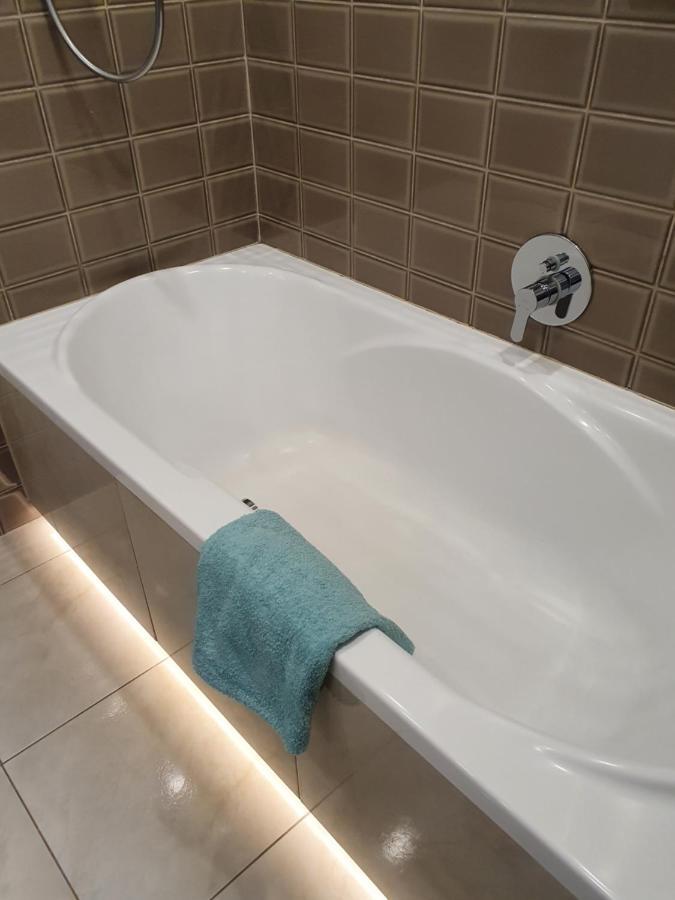 Apartament Lux Apartment คอซซาลิน ภายนอก รูปภาพ